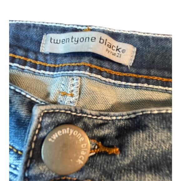 twentyone Black by rue 21 cut-off blue jeans - Picture 9 of 10